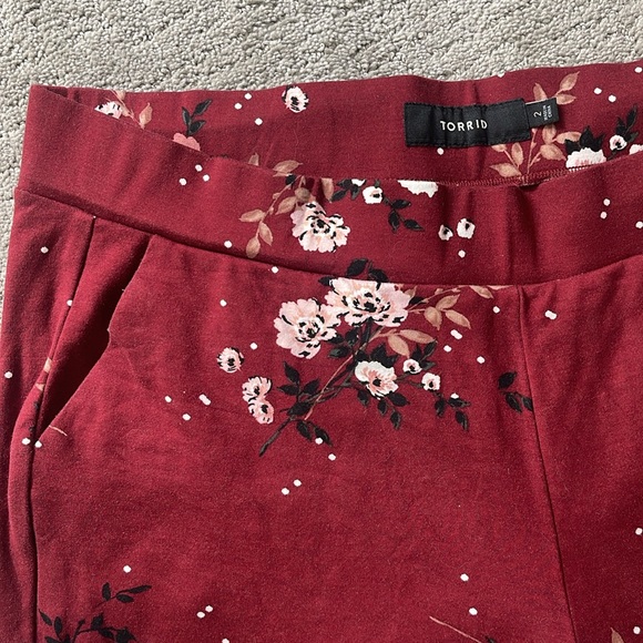 Gently used Torrid sz 2 cropped pants - Picture 2 of 4